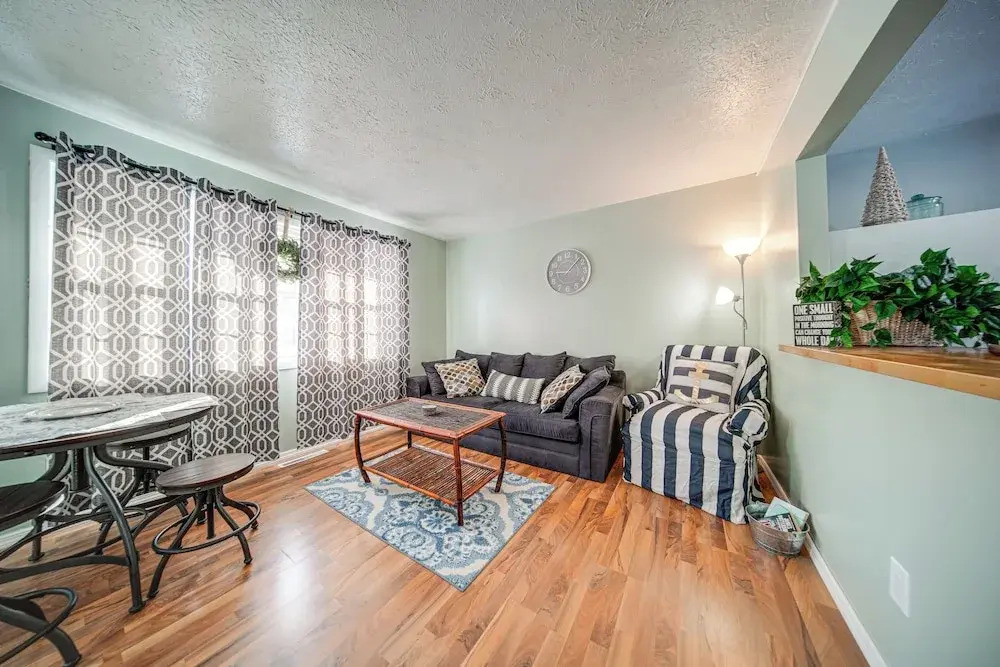 Ashtabula Home Rental - 2 Mi to Lake Erie, Beaches