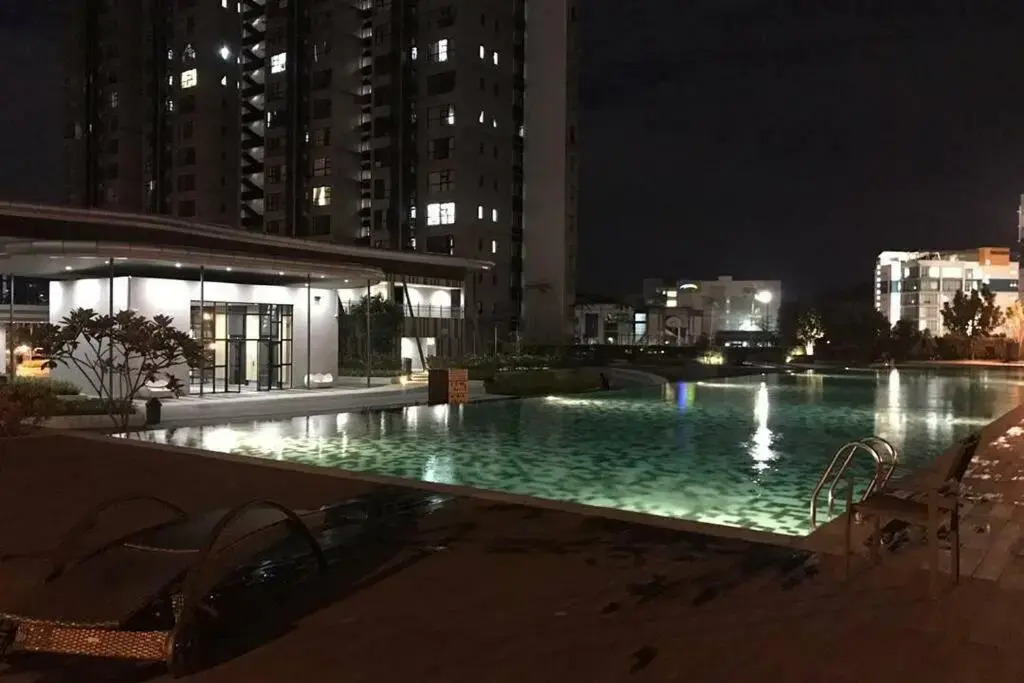 HB1512- Hyve Studio unit, Lake view, Cyberjaya, Free Wi-Fi, Free Parking, Netflix,Pool