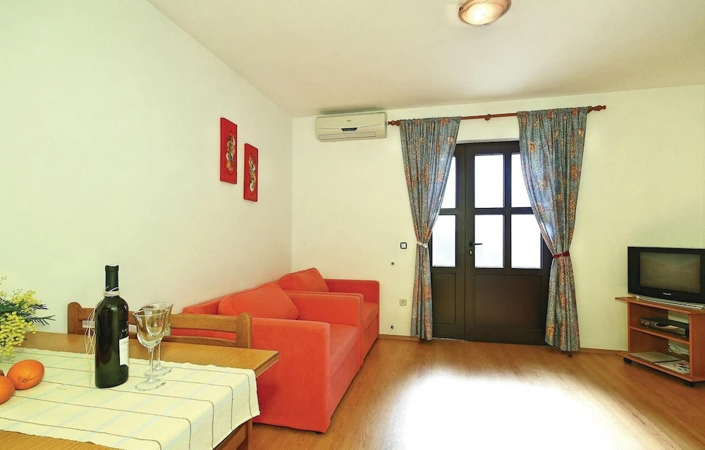 Awesome Home in Tar-vabriga With Wifi and 1 Bedrooms
