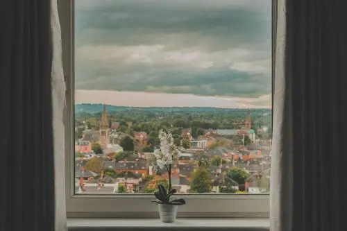 Beautiful 1BD Apt. Close to Everything w/ Views!