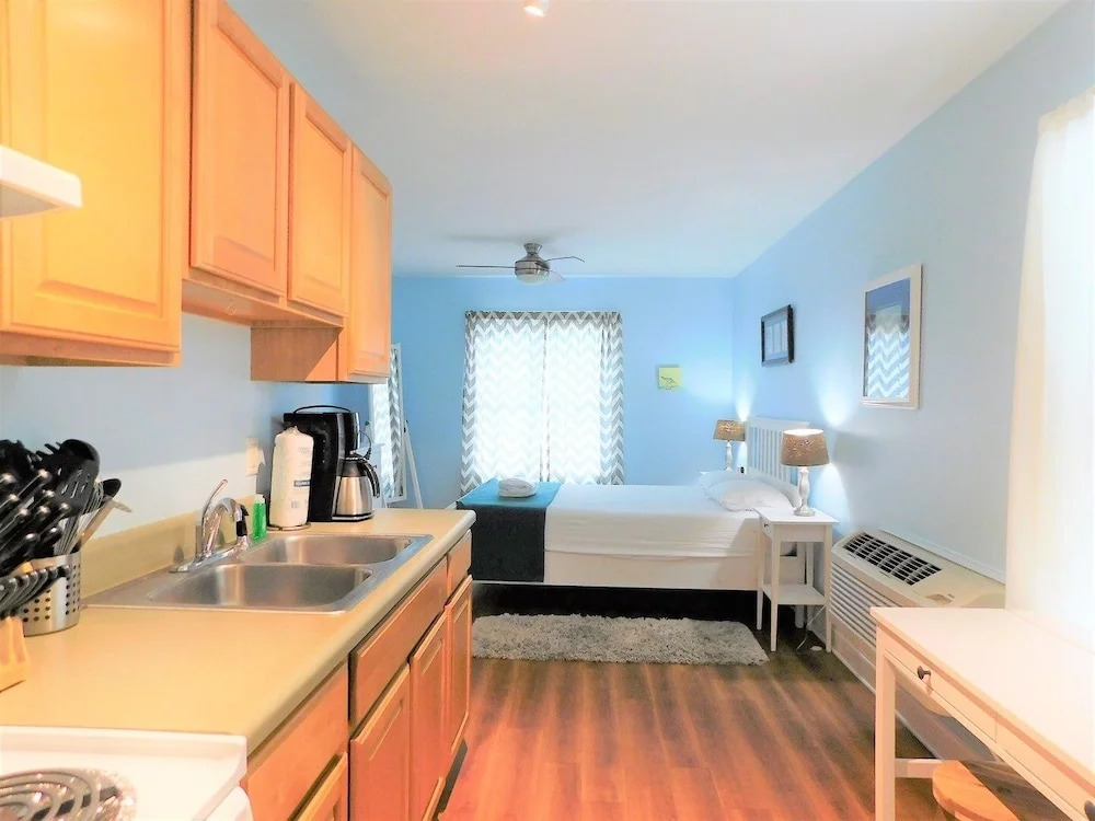 Located In Ocracoke Ge Within Walking Distance Of The Harbor, Shops And Restaurants. 1 Bedroom Condo