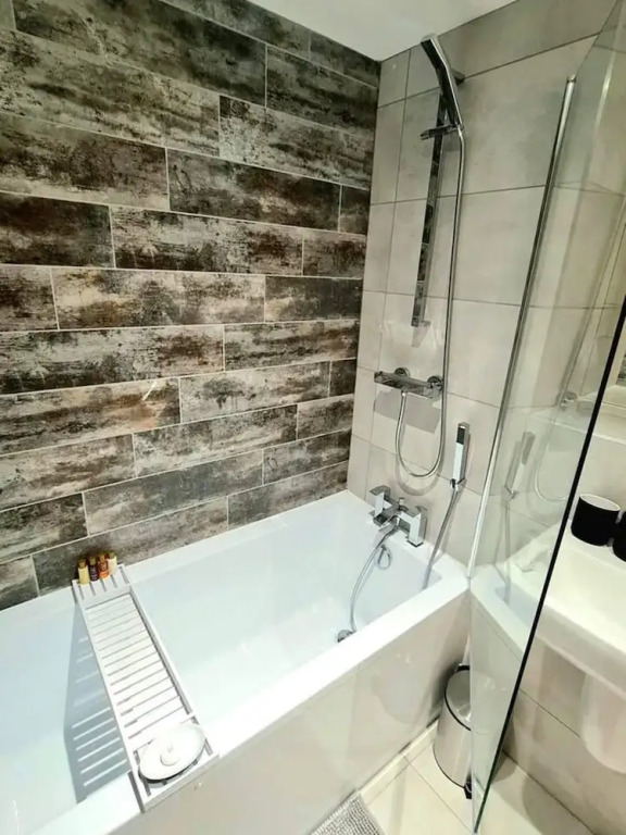 1-bedroom Aprt in Salford- Freeparking- Sleeps3