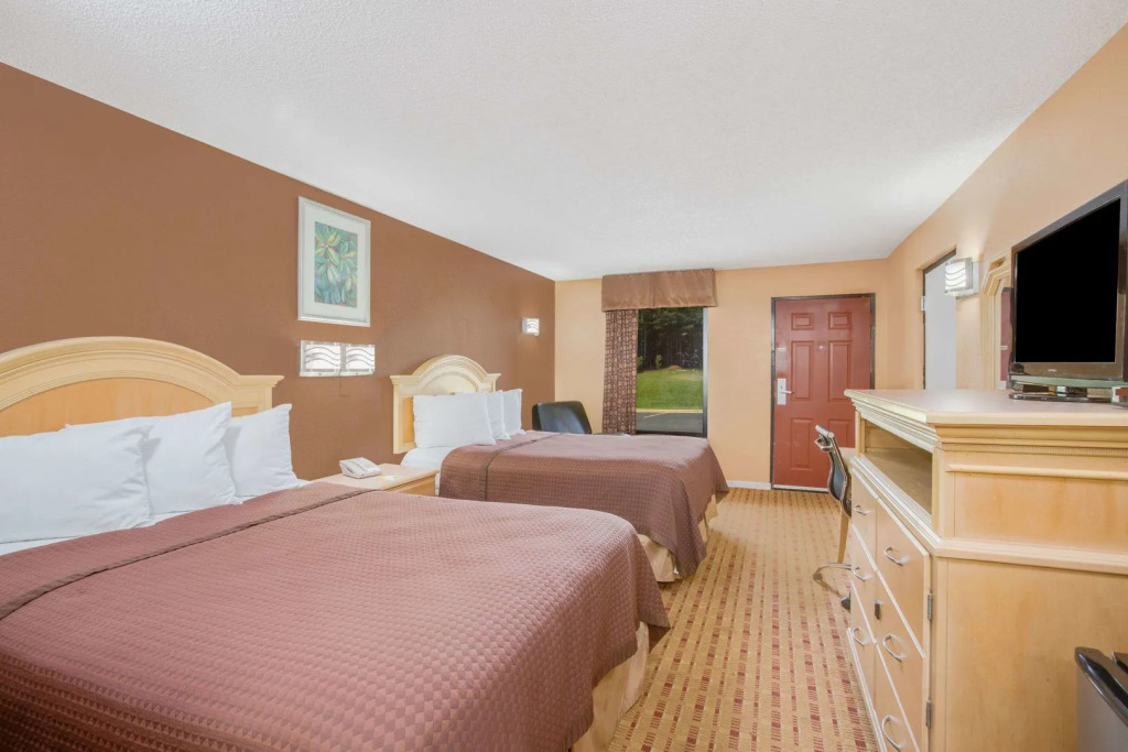 Columbus Inn and Suites