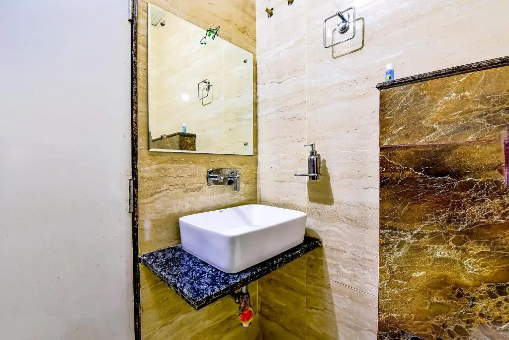 Capital O 63545 Hotel Alpine