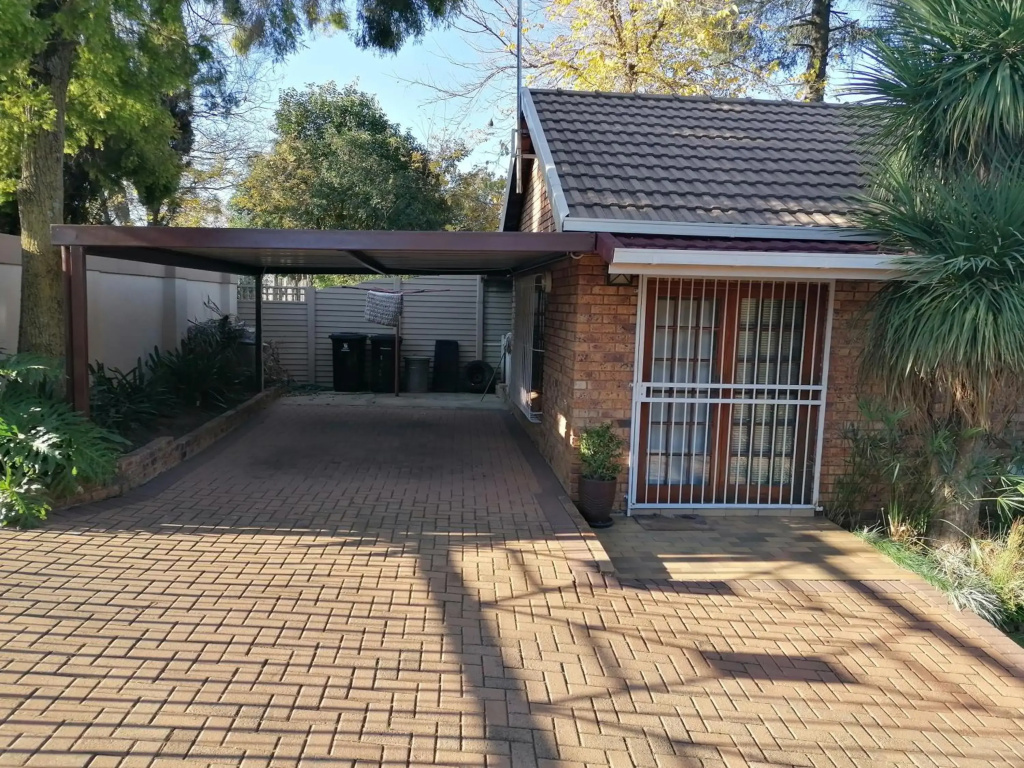 Captivating 3-Bed House in Kempton Park