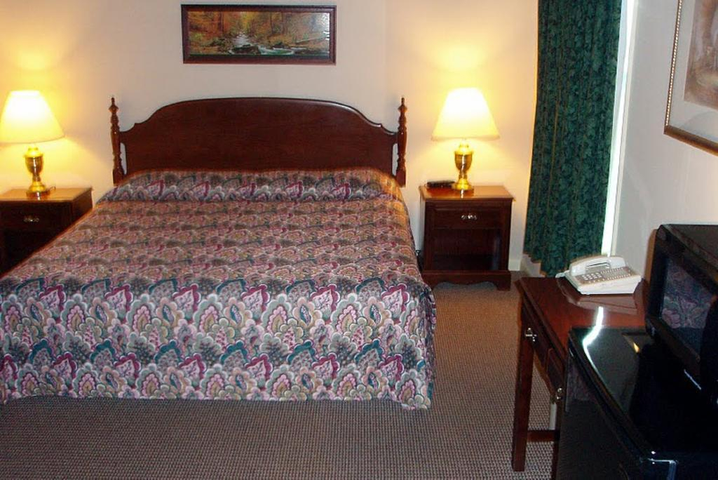 Country Squire Inn and Suites