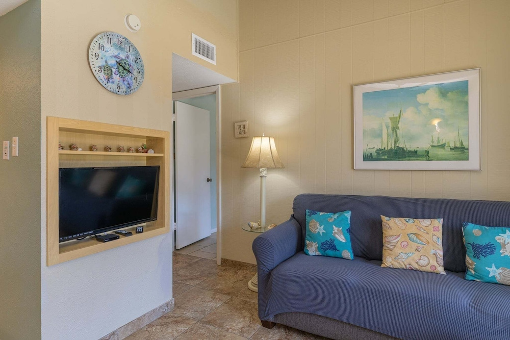 Tiki 254 - Beachfront Getaway With Heated Pools 1 Bedroom Condo
