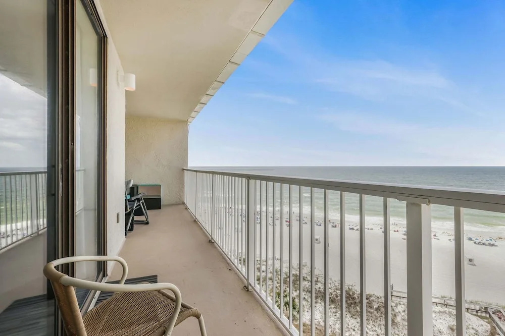 Seaside Beach 3902- 2 BR Direct Beachfront Condo With Pool Sauna Amazing Ocean View Balcony