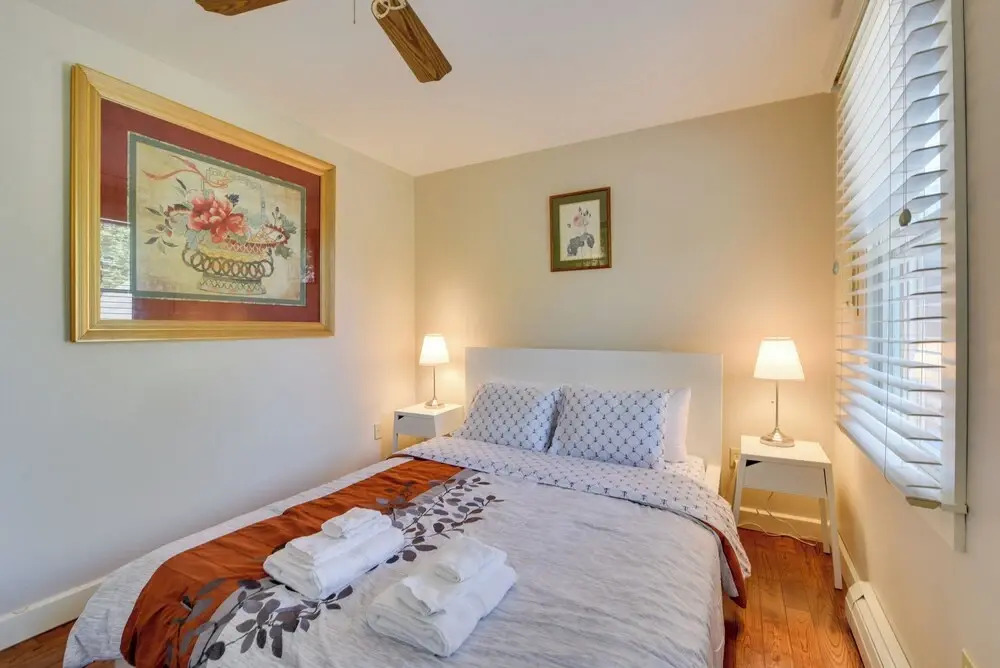 Shop, Dine, Explore Commercial St! Coastal Retreat