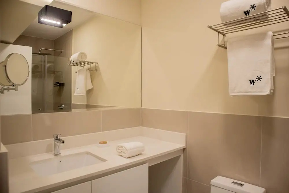 w Chic 1BR Apartment w Scenic Balcony in Central Miraflores