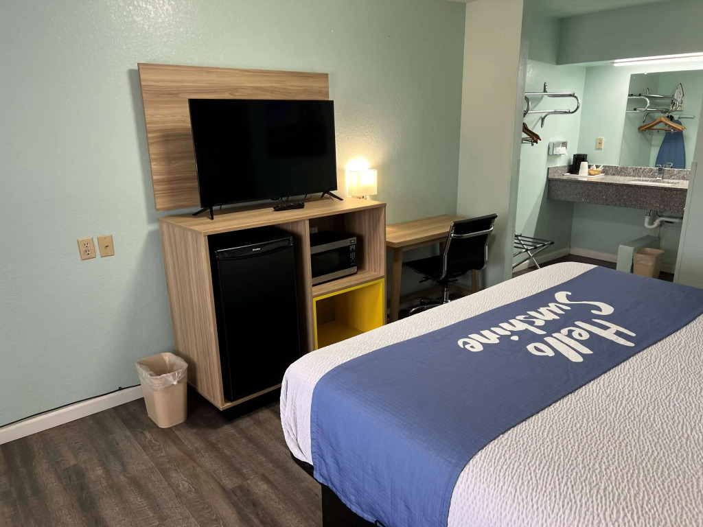 Days Inn by Wyndham Pratt