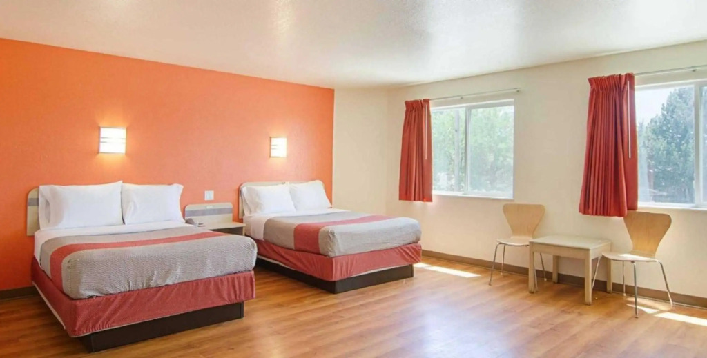 Отель Econo Lodge