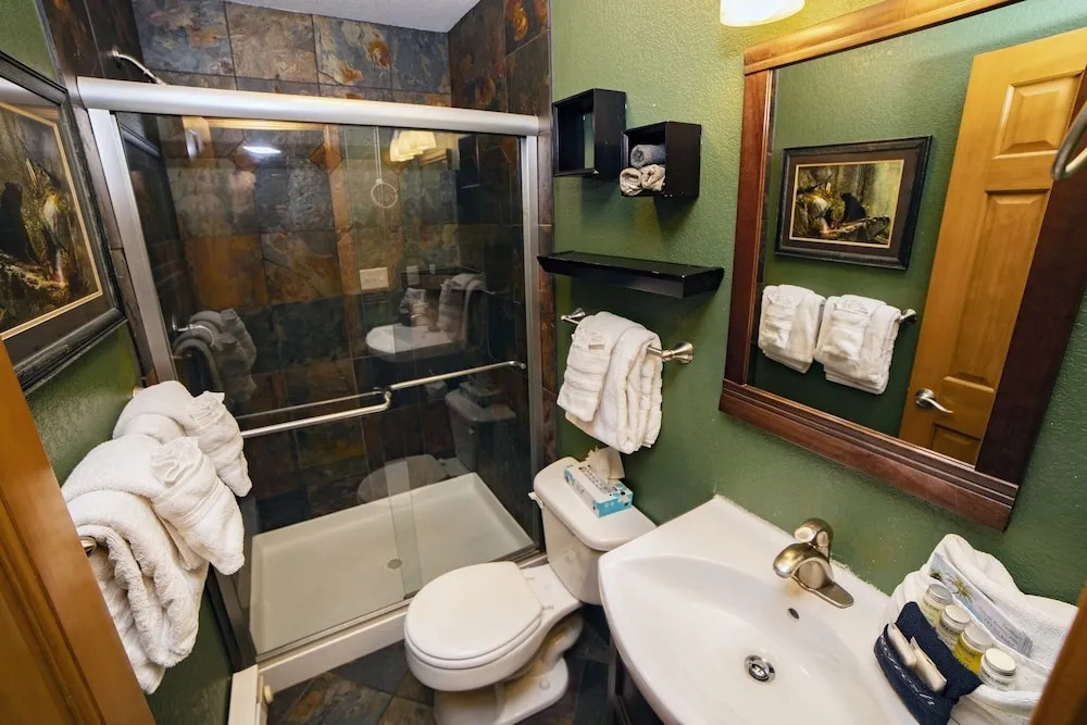 Rocky Mountain Retreat 1A- 4 bedroom/3 bath with personal hot tub offers Panoramic Mountain Views 4 Cabin