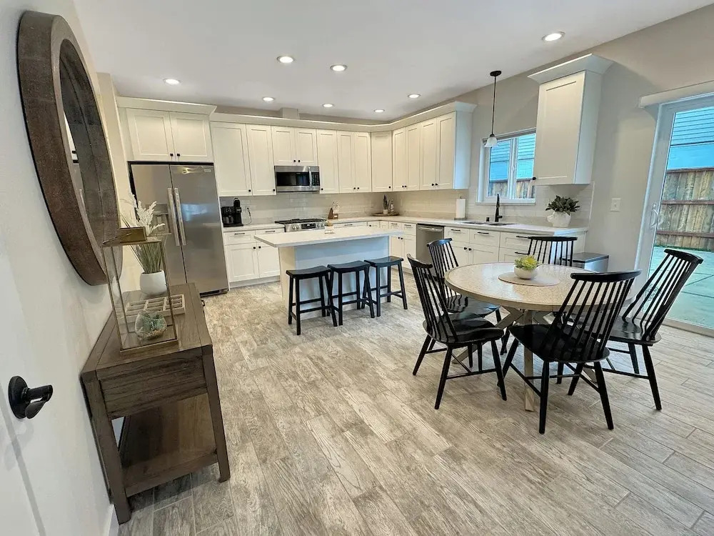 Colony Suites