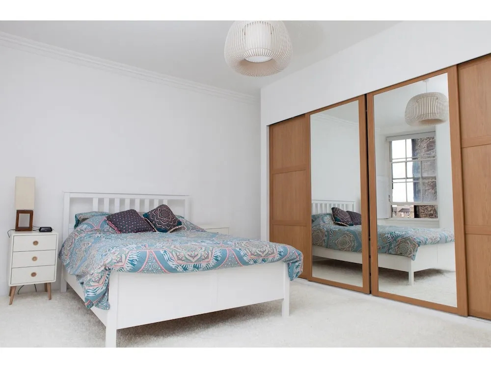 Comfy Flat for 5 in Edinburghs Lively New Town