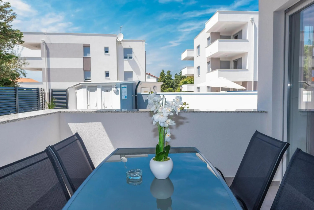 Villa Star 2 a centrally located ap. with a pool