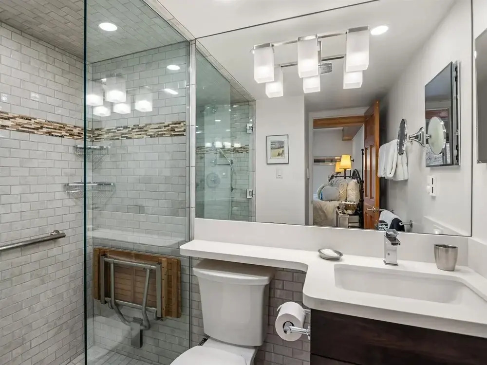 Comfortable 3BR Condo in Downtown Aspen Near Lift 1A With Pool & hot Tub!