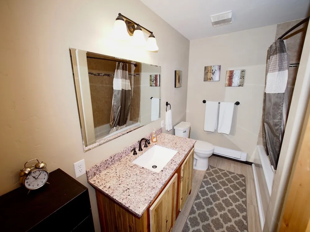 Rippling Waters- 4 Bedroom With hot tub on Chalk Creek 4 Bedrooms 2 Ba