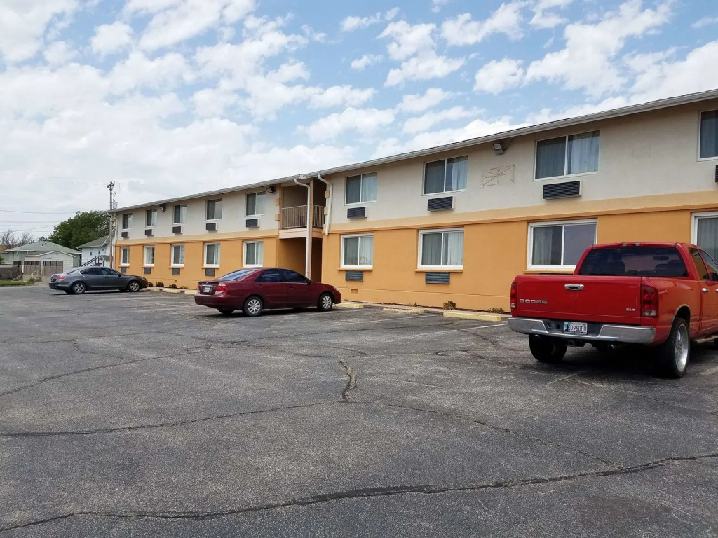 Travelodge by Wyndham Dodge City KS