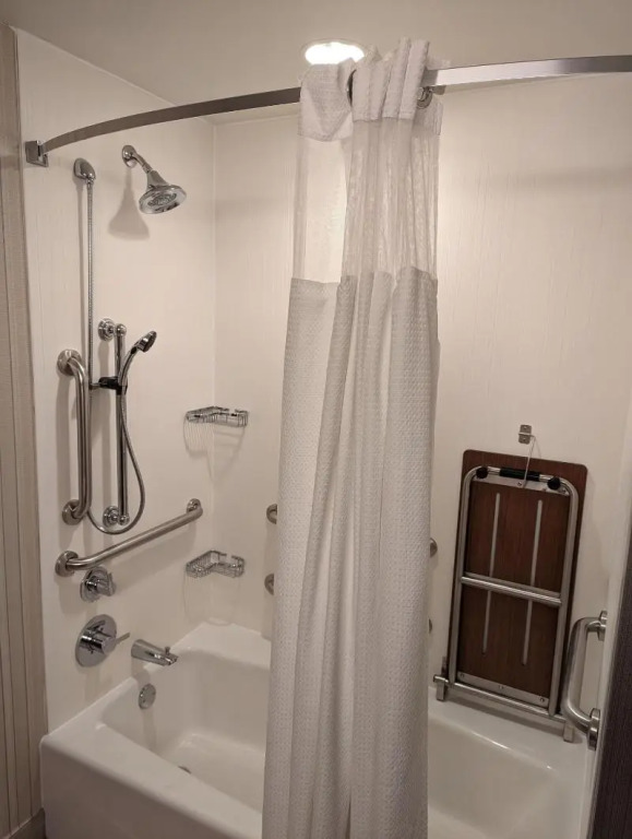 Courtyard by Marriott Holland Downtown