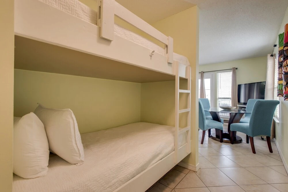 Grand Caribbean West 215 1 Bedroom Condo by Redawning