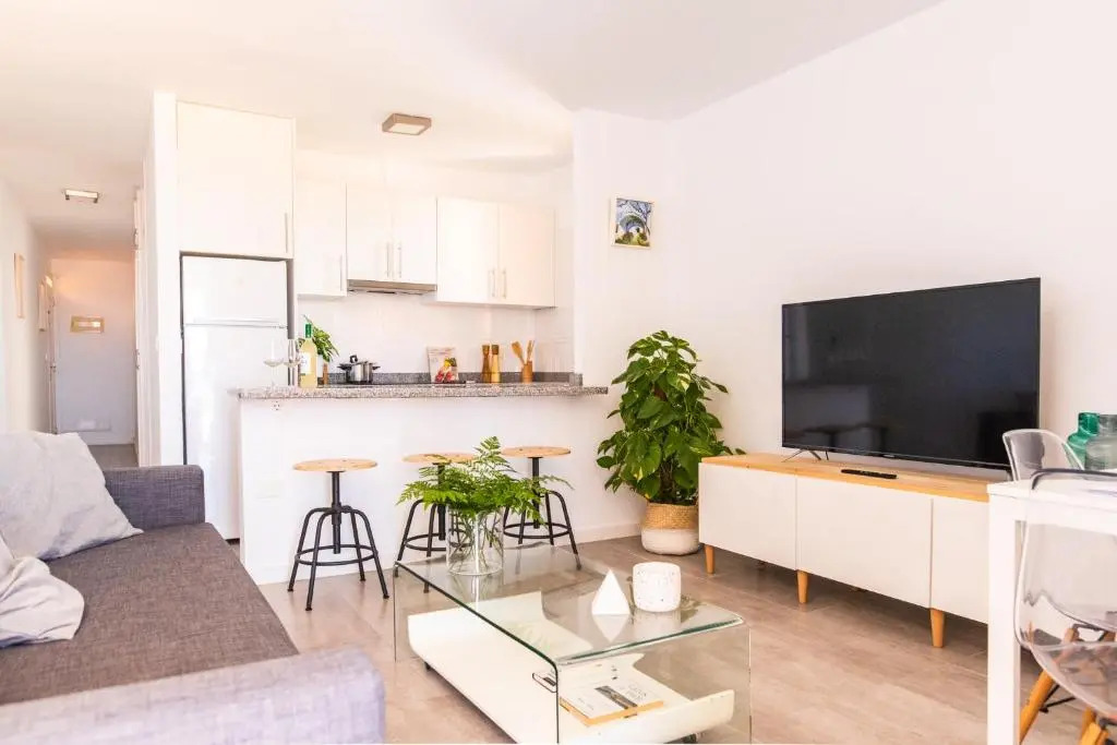 Beach Apt With Sea View And Pool, 50 Steps To The Sea