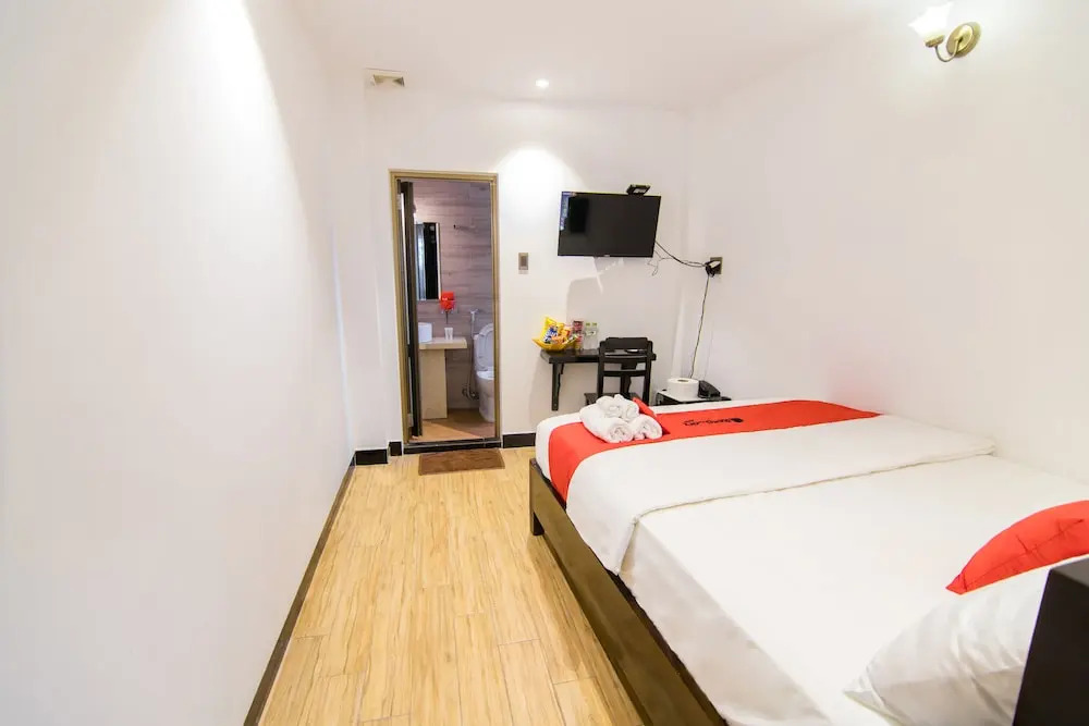 RedDoorz Plus near Ba Chieu Local Market