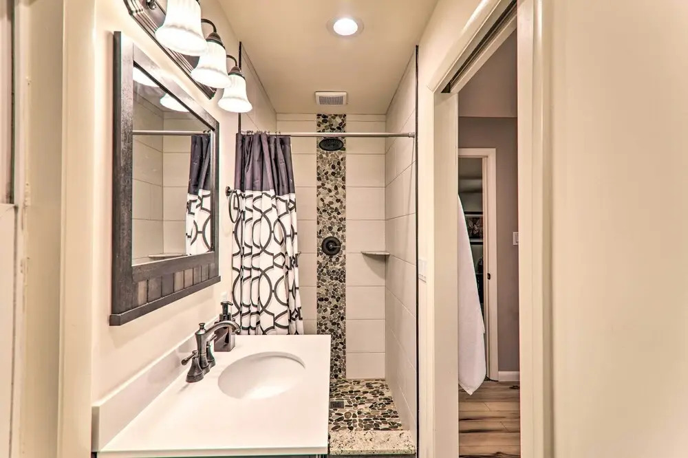 Sunroom, Fire Pit + Sauna: Lake Locust Village Gem