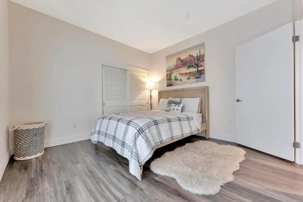 1 Luxury Apartment