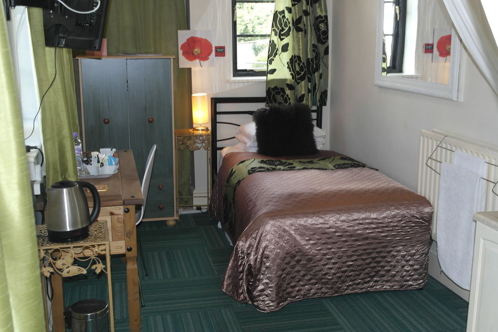 The Crown Lodge Bar Bed & Breakfast