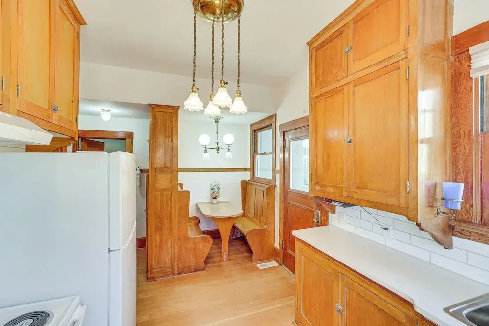 1 Mi to Pendleton Round-up: Historic 'elnor' Home