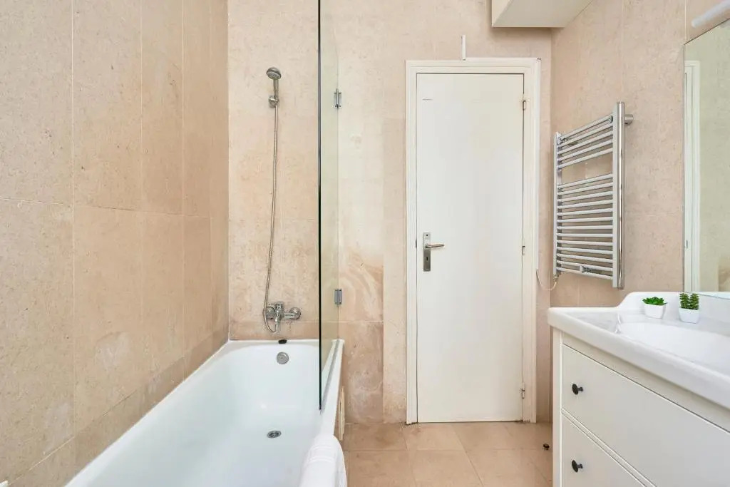 Spacious Apartment in the Perfect Lisbon Location, By TimeCooler