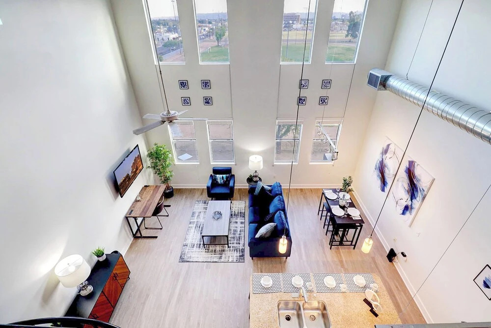 Loft with Views-King Bed-Close to Shop/Dine-Parking 4011