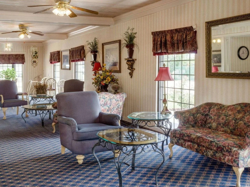 Econo Lodge Inn & Suites Philadelphia MS