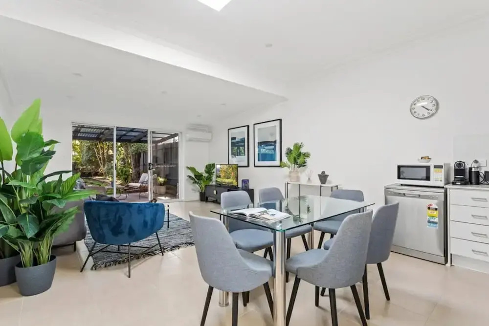Patio House: Moments From Marrickville Metro