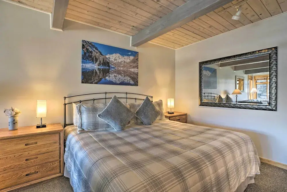 Ski Lovers Studio w/ Easy Pool + Hot Tub Access!