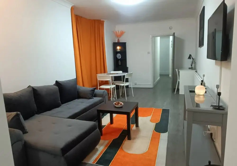 Modern & Stylish Retreat 15 Mins to Central London