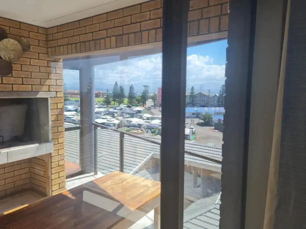 Point Terrace 18