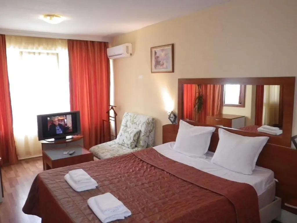 Семеен Hotel Palitra