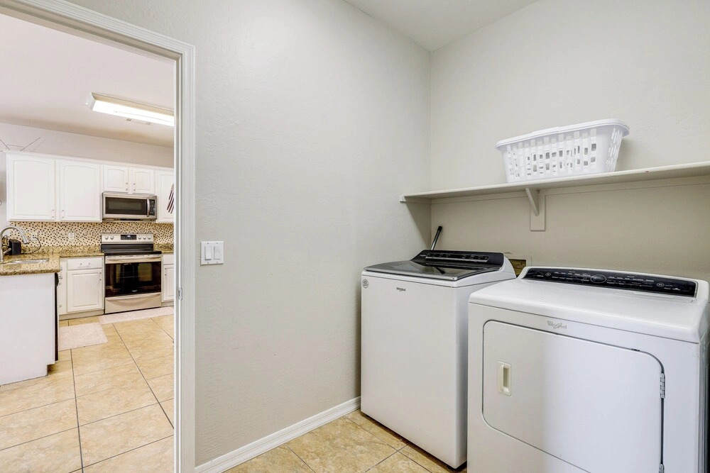 2 Mi to Desert Diamond Arena: Home w/ Patio!