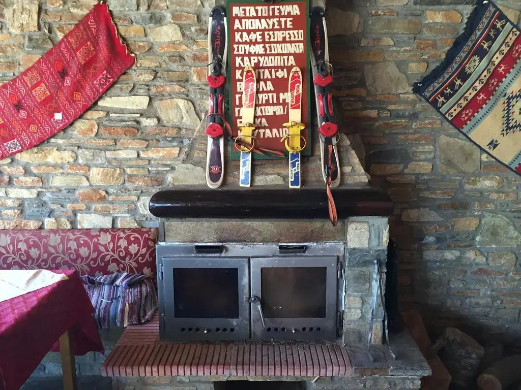 To Hani Tou Kokkini, Pelion