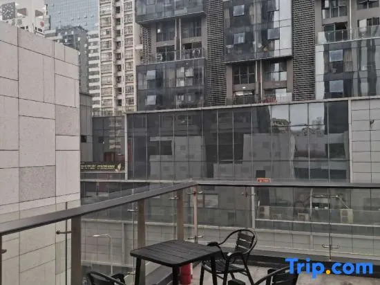 Time ONE International Apartment (Shenzhen Huaqiangbei Branch)