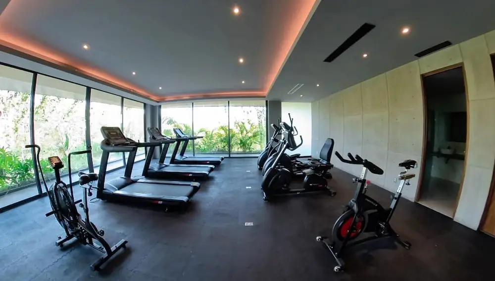 A Unique Fusion of Convenience and Luxury Stunning 3 BR Penthouse With Private Pool