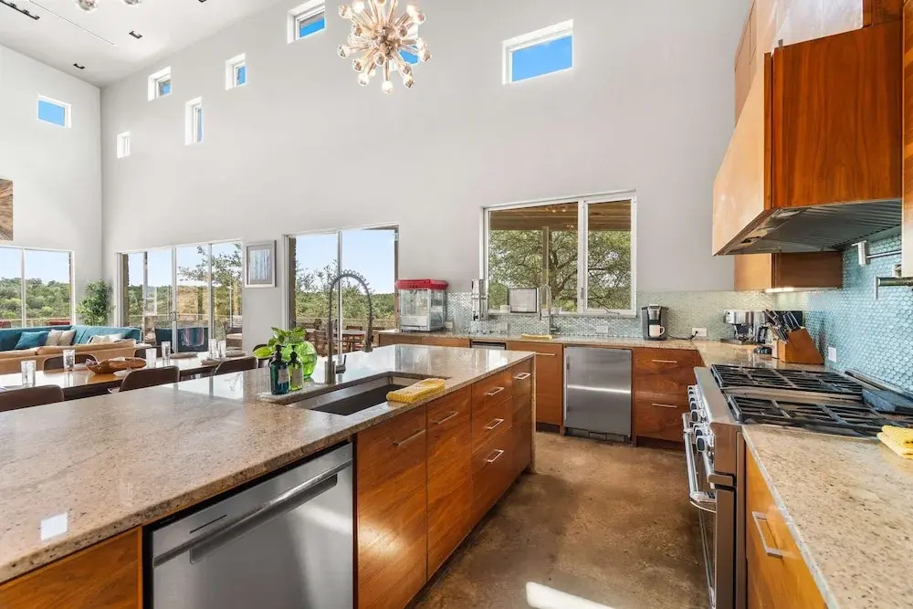 Luxury 4BR Hilltop Retreat With Scenic Views