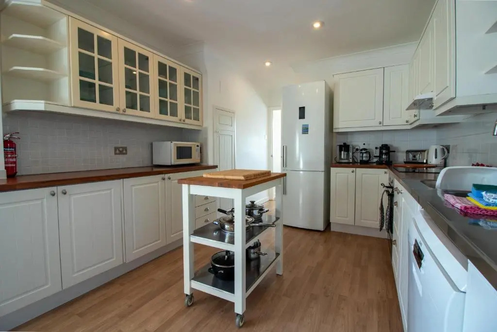 Spacious Home - Sea & Steam Train Views + Garden
