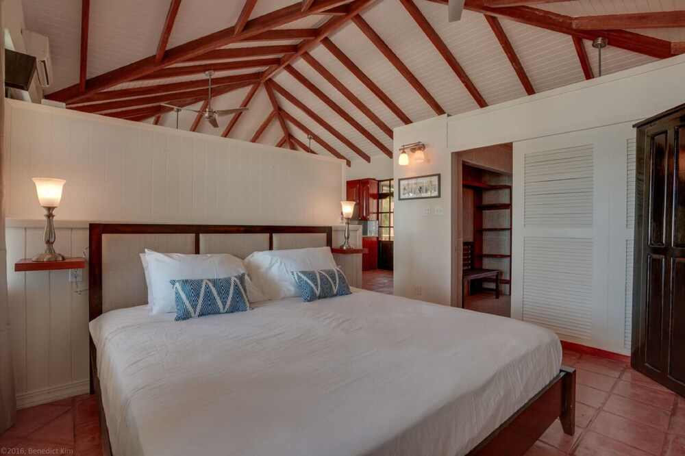Mission Bay - Large 5 Bedroom Oceanfront w Pier and Pool
