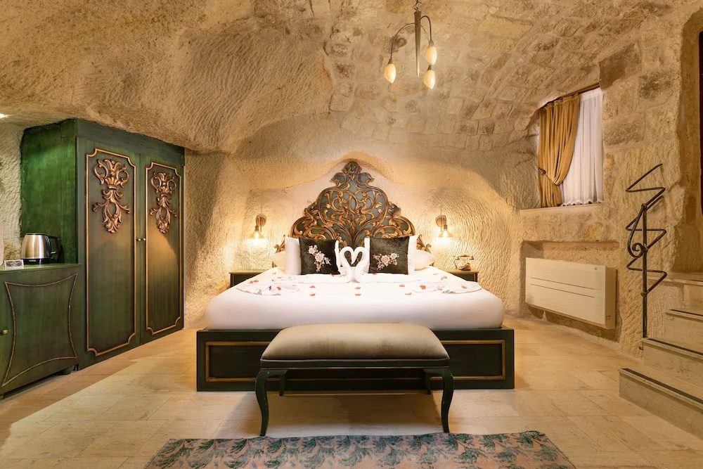 Elysion Cave Suites