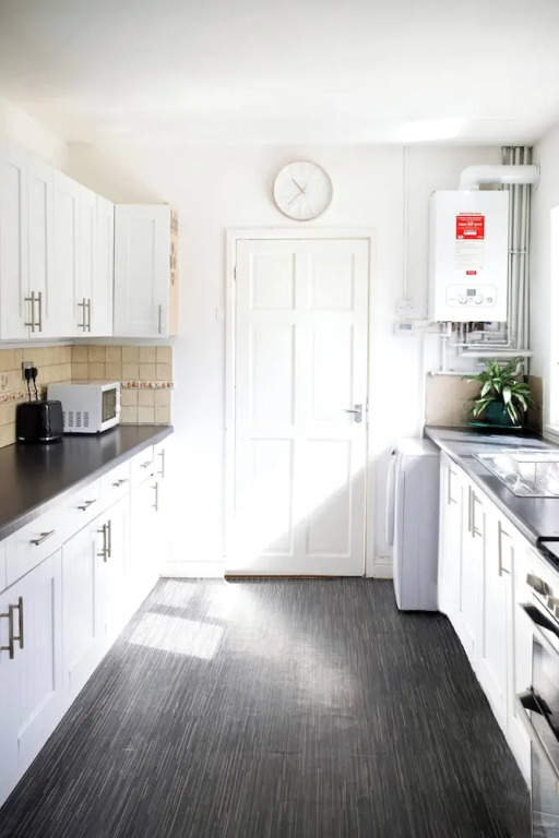 Elegant 5-bedroom Home- Fast Wifi, Free Parking & Netflix