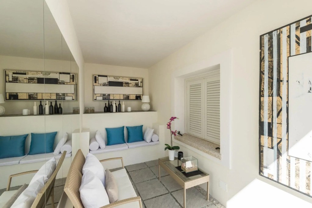 Elegant apartment is consisting of two comfortable double bedrooms (one double and one with 2 single-S'ABBA 22