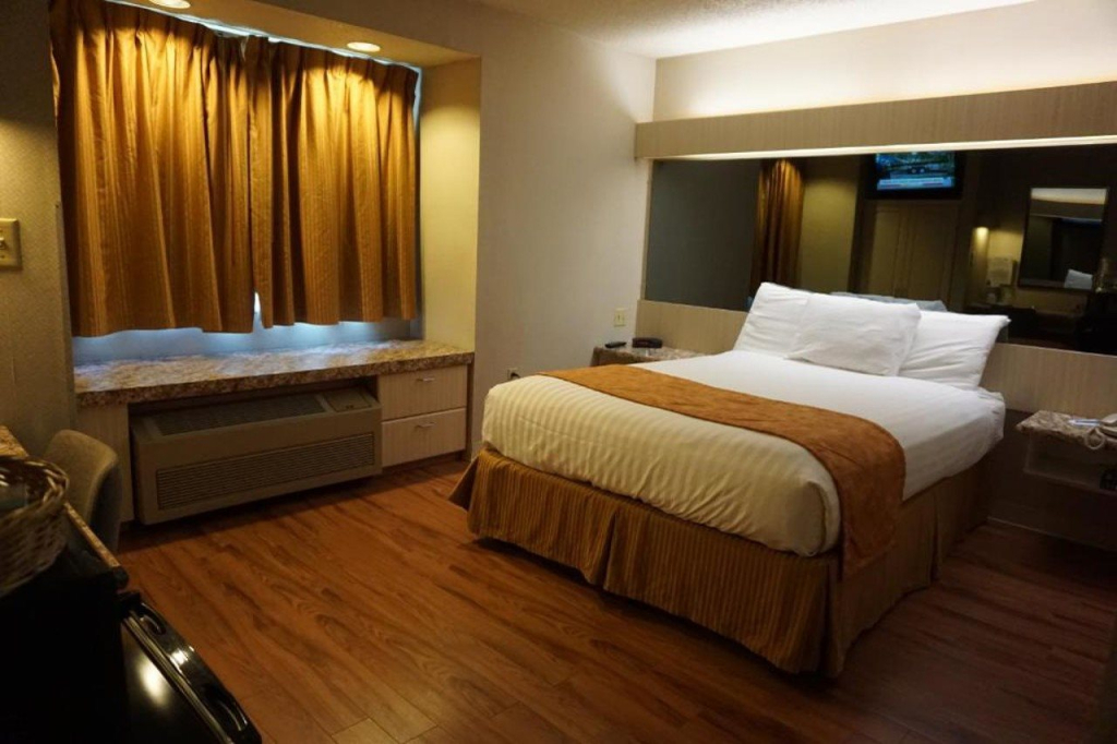 CenterWay Hotel Buffalo North Near University